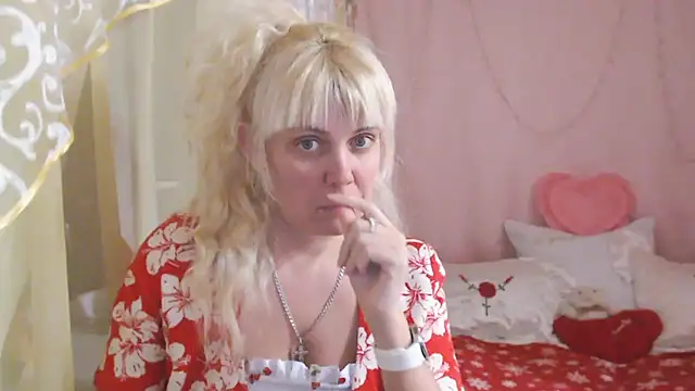 Snapshot of SunnySylvia chatting on December 2025 04:11:01 PM SunnySylvia online show from December 2025 04:11:01 PM