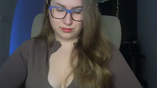 SeasonalSomeone online show from April 2026 08:47:01 PM