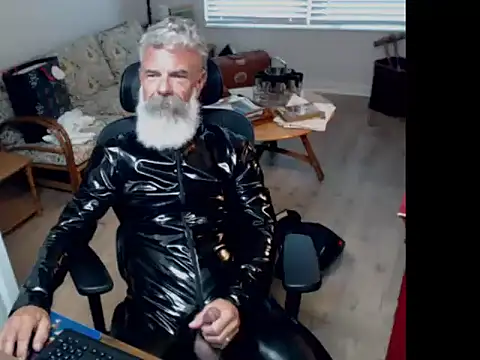 Snapshot of njdbear chatting on June 2026 09:19:02 PM njdbear online show from June 2026 09:19:02 PM