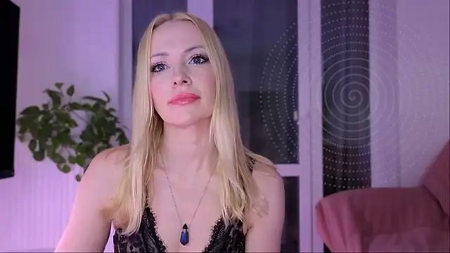 Snapshot of BowToYourWeakness chatting on December 2025 07:21:02 PM BowToYourWeakness online show from December 2025 07:21:02 PM