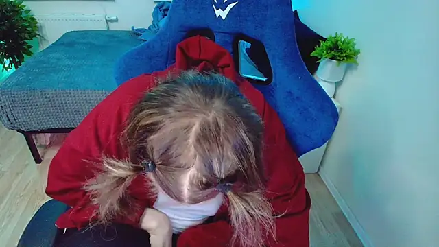 CranberryHot online show from November 2025 02:17:02 PM