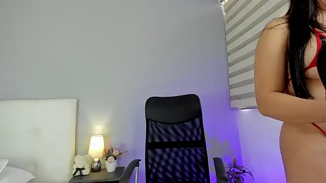 NataliaBuiles online show from February 2025 07:59:02 PM