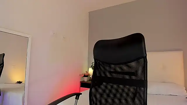 NataliaBuiles online show from October 2025 05:14:02 PM