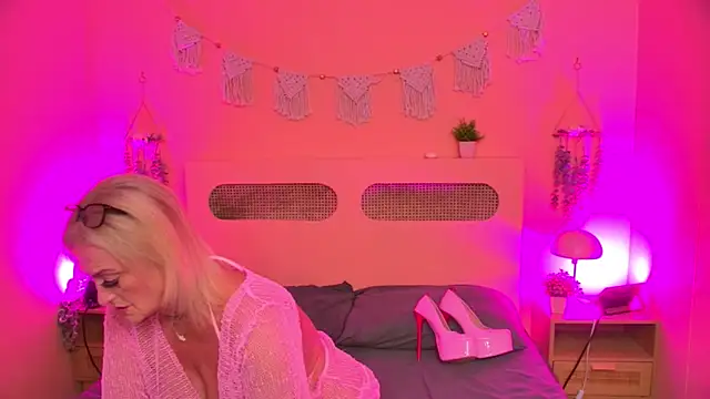 Snapshot of SarahDanielBabestation chatting on July 2026 08:05:01 PM SarahDanielBabestation online show from July 2026 08:05:01 PM