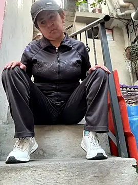 latinfemale online show from November 2025 07:35:01 PM