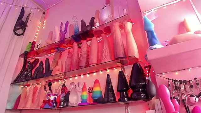 Snapshot of christymilkk chatting on December 2024 02:36:01 AM christymilkk online show from December 2024 02:36:01 AM