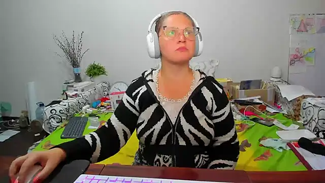 IamYourNarcotic online show from November 2025 02:39:02 PM