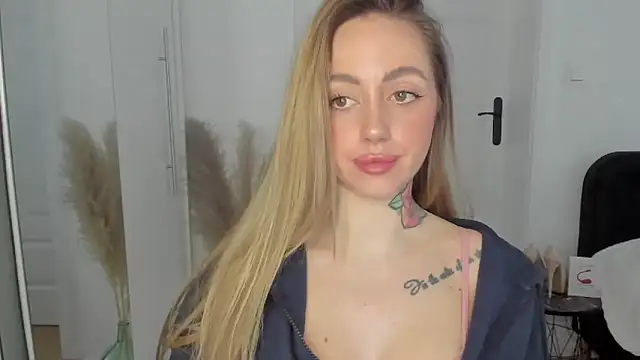 Snapshot of sexyCoralie chatting on February 2025 03:06:01 PM sexyCoralie online show from February 2025 03:06:01 PM