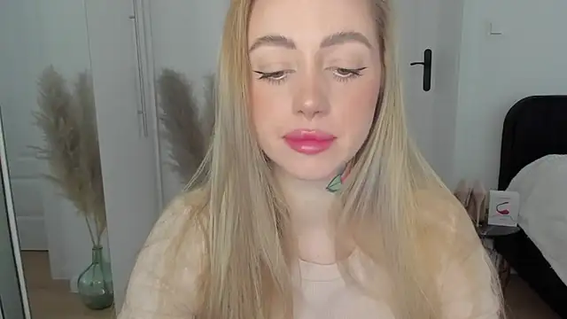 Snapshot of sexyCoralie chatting on February 2025 07:45:02 AM sexyCoralie online show from February 2025 07:45:02 AM