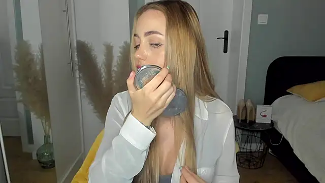 sexyCoralie online show from April 2026 05:30:01 PM