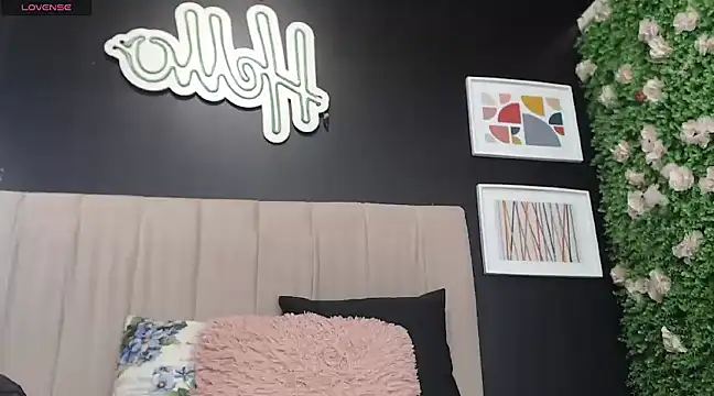 Snapshot of Sharloth_milf chatting on January 2025 08:25:01 PM Sharloth milf online show from January 2025 08:25:01 PM