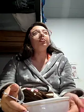 Snapshot of linda-schmidt chatting on June 2026 12:46:01 AM linda-schmidt online show from June 2026 12:46:01 AM