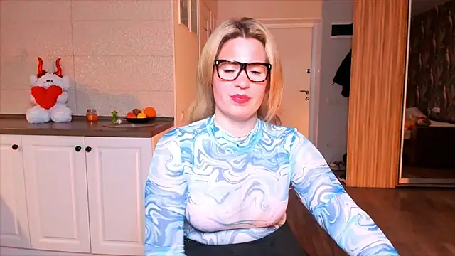 Snapshot of HotTiffani chatting on November 2025 01:42:02 PM HotTiffani online show from November 2025 01:42:02 PM