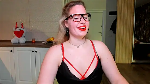 Snapshot of HotTiffani chatting on November 2025 07:08:02 AM HotTiffani online show from November 2025 07:08:02 AM