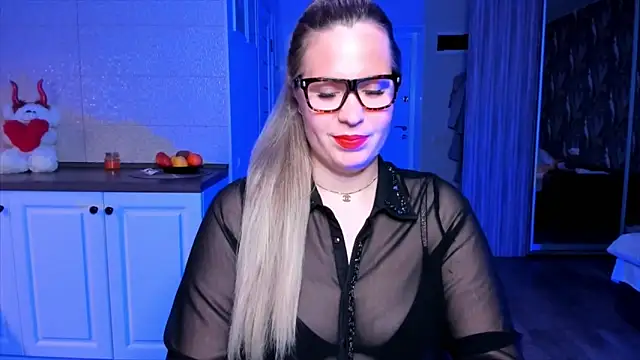 Snapshot of HotTiffani chatting on November 2025 11:13:02 AM HotTiffani online show from November 2025 11:13:02 AM