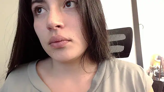 Snapshot of Honey_Aynur20 chatting on December 2024 02:20:01 AM Honey Aynur20 online show from December 2024 02:20:01 AM