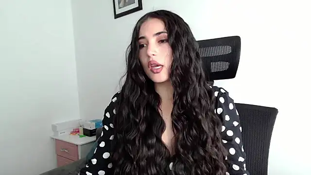 Snapshot of Honey_Aynur20 chatting on February 2025 03:39:01 PM Honey Aynur20 online show from February 2025 03:39:01 PM