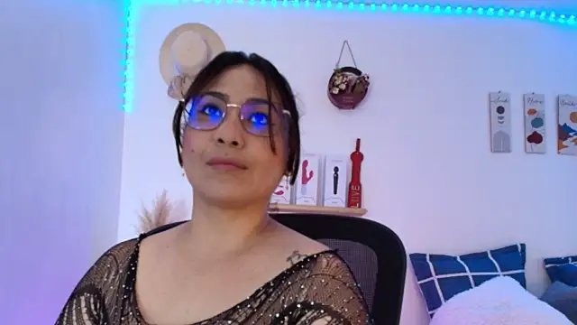 JuliRamirez online show from January 2025 08:18:01 PM