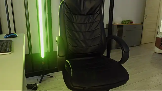 Snapshot of Tommy_Burnz chatting on January 2025 09:37:02 AM Tommy Burnz online show from January 2025 09:37:02 AM