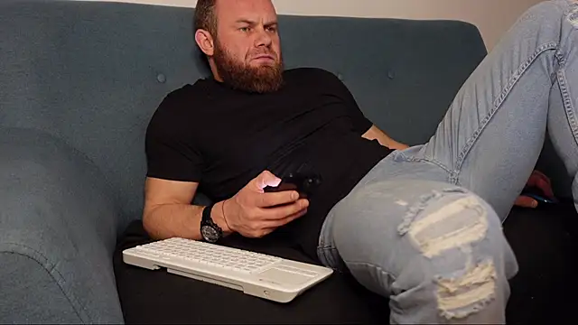 Snapshot of Tommy_Burnz chatting on January 2025 05:40:02 AM Tommy Burnz online show from January 2025 05:40:02 AM