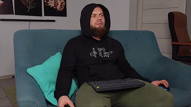 Snapshot of Tommy_Burnz chatting on March 2025 04:57:02 AM Tommy Burnz online show from March 2025 04:57:02 AM