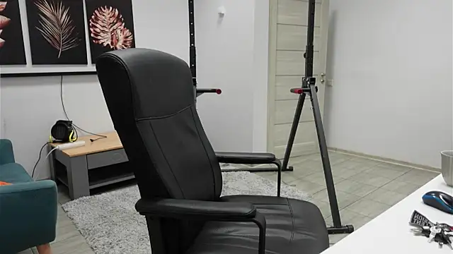 Tommy Burnz online show from November 2025 01:44:02 PM