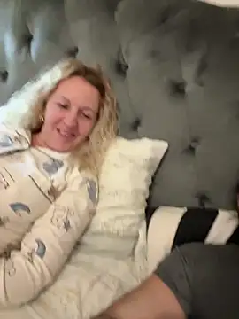 ChiIul11 online show from April 2026 08:09:01 PM