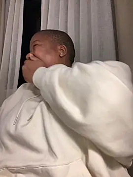 Muskthickgirl online show from November 2025 12:05:01 AM