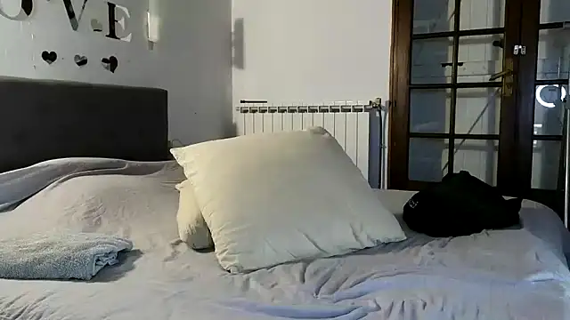 Snapshot of MissLilooo chatting on November 2025 03:12:02 PM MissLilooo online show from November 2025 03:12:02 PM