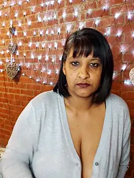 Lilybanx online show from March 2025 06:19:01 PM