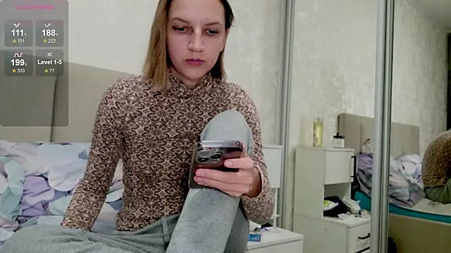 Snapshot of Alisa-w chatting on November 2025 02:01:01 PM Alisa-w online show from November 2025 02:01:01 PM