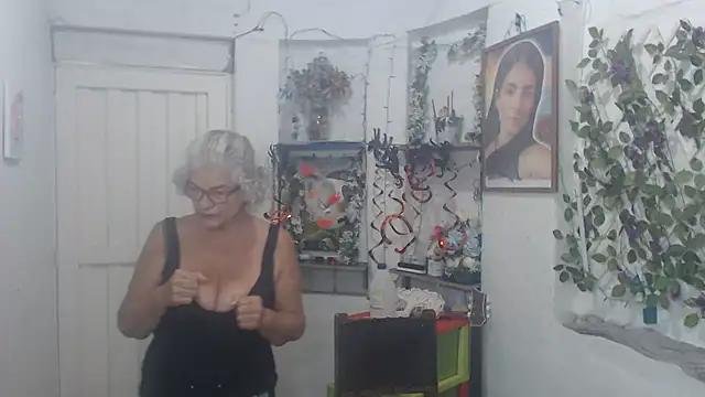 FunnyGrandma online show from October 2025 03:06:02 AM