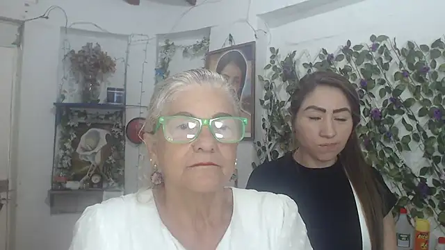 FunnyGrandma online show from April 2026 09:13:01 PM