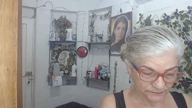 Snapshot of FunnyGrandma chatting on May 2026 12:05:01 AM FunnyGrandma online show from May 2026 12:05:01 AM