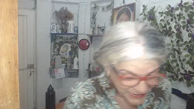 Snapshot of FunnyGrandma chatting on May 2026 12:19:01 AM FunnyGrandma online show from May 2026 12:19:01 AM