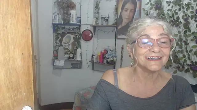 Snapshot of FunnyGrandma chatting on May 2026 11:00:01 PM FunnyGrandma online show from May 2026 11:00:01 PM