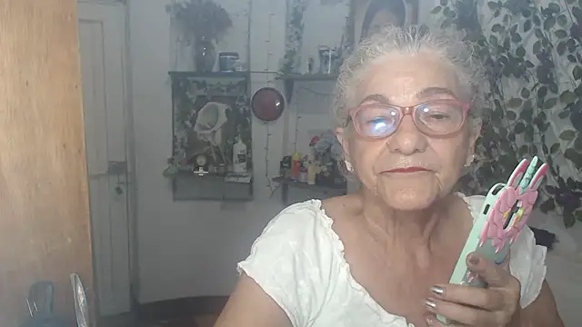 Snapshot of FunnyGrandma chatting on May 2026 01:23:02 AM FunnyGrandma online show from May 2026 01:23:02 AM