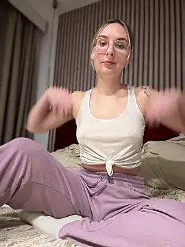 The Snowwhitee online show from January 2025 04:00:01 PM