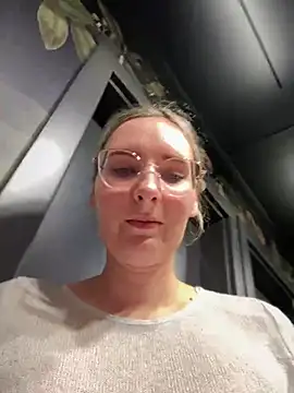 The Snowwhitee online show from January 2025 07:43:01 PM