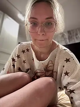 The Snowwhitee online show from February 2025 05:04:02 PM