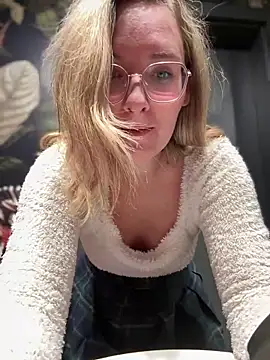 The Snowwhitee online show from March 2025 09:05:02 PM