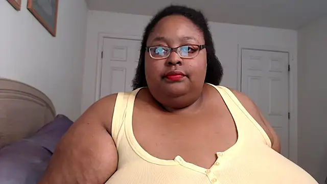 Snapshot of Loves_Aura chatting on December 2024 01:22:01 AM Loves Aura online show from December 2024 01:22:01 AM