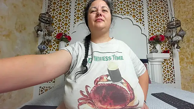 Snapshot of AleshaArabian chatting on December 2025 05:02:02 AM AleshaArabian online show from December 2025 05:02:02 AM