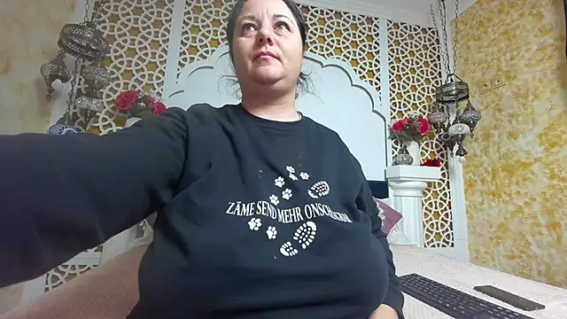 Snapshot of AleshaArabian chatting on December 2025 05:12:02 AM AleshaArabian online show from December 2025 05:12:02 AM