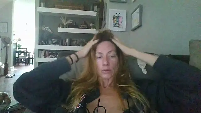 Rhodesxox online show from October 2025 06:38:02 PM