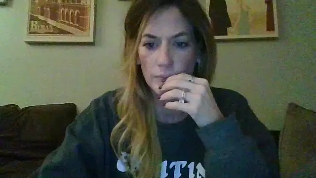 Snapshot of Rhodesxox chatting on November 2025 08:30:02 AM Rhodesxox online show from November 2025 08:30:02 AM