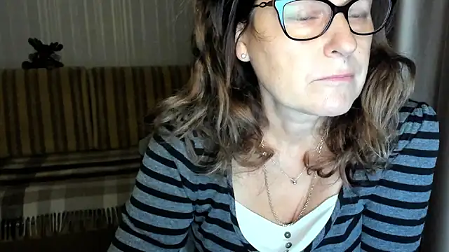 lauraoven online show from October 2025 02:43:02 PM