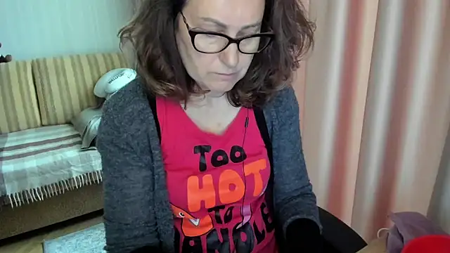 lauraoven online show from May 2026 07:59:02 AM