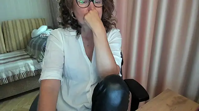 lauraoven online show from July 2026 10:39:01 AM
