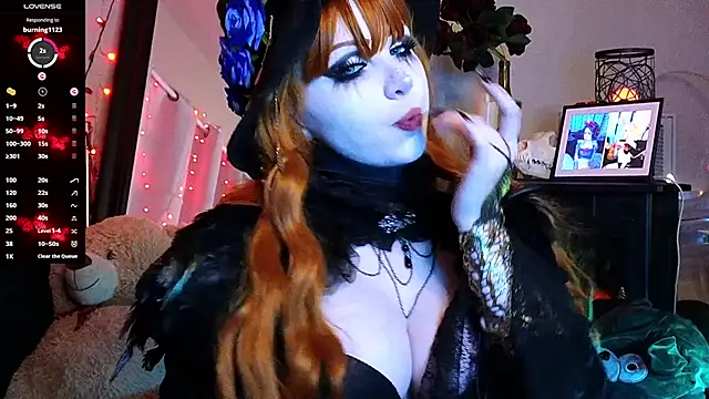 Snapshot of Ivey_and_James chatting on February 2025 10:43:01 PM Ivey and James online show from February 2025 10:43:01 PM